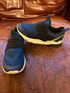 Athletic Works Boys Slip On Sneakers Size 4 (EUR 36)